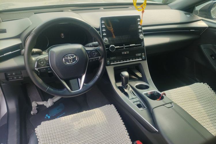 Used Toyota Avalon 2019 Dual-Engine 2.5L XLE Prestige Version China V Standard Center Console