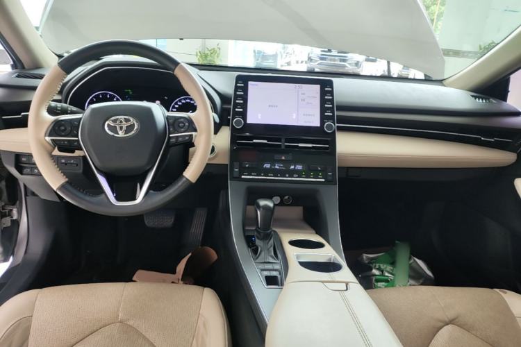 Used Toyota Avalon 2019 2.5L Touring Premium Version China VI Standard Center Console