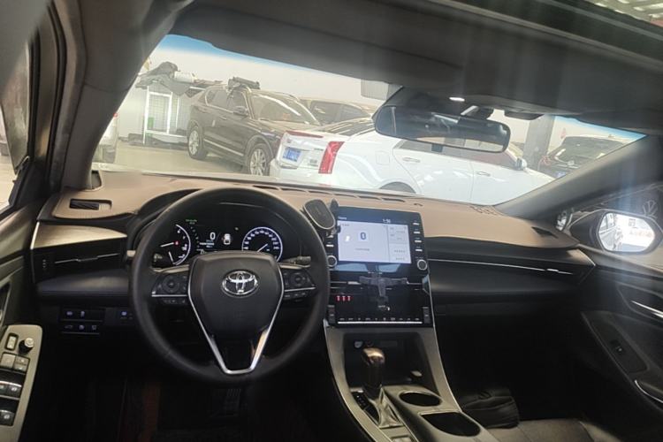 Used Toyota Avalon 2019 2.0L XLE Premium Edition China VI Center Console