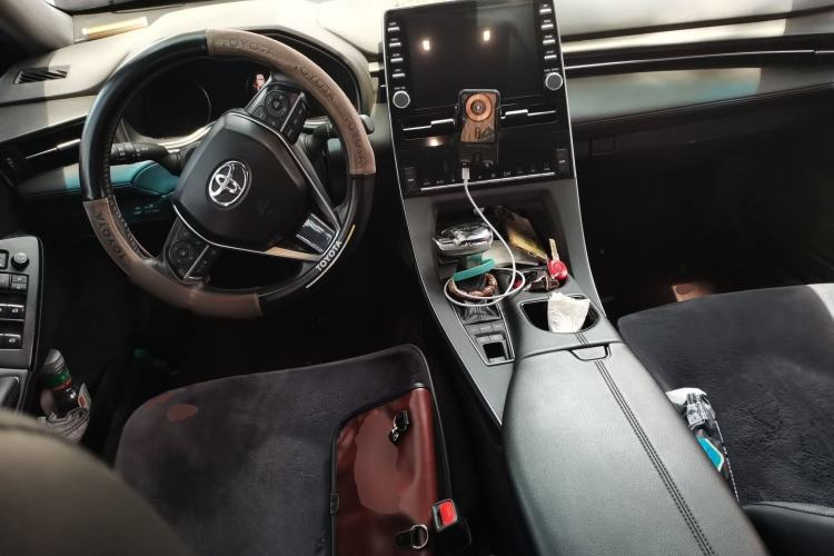 Used Toyota Avalon 2019 Dual-Engine 2.5L Luxury Edition China VI Standard Center Console