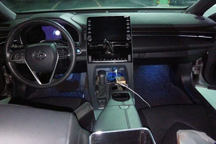 Used Toyota Avalon 2019 2.0L Luxury Edition China VI Standard Center Console