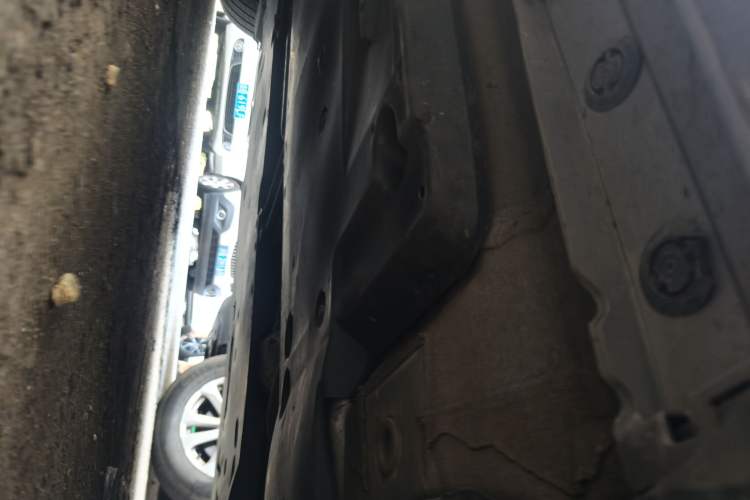 Used Toyota Avalon 2019 Dual-Engine 2.5L XLE Prestige Version China VI Standard Chassis Front Right