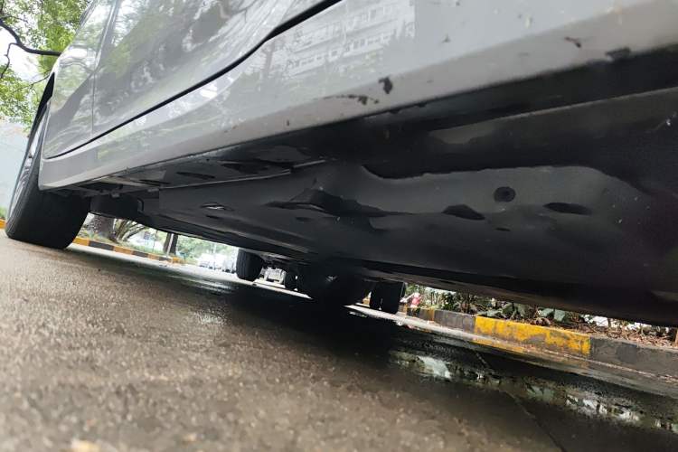 Used Toyota Avalon 2019 Dual-Engine 2.5L XLE Prestige Version China VI Standard Chassis Front Right
