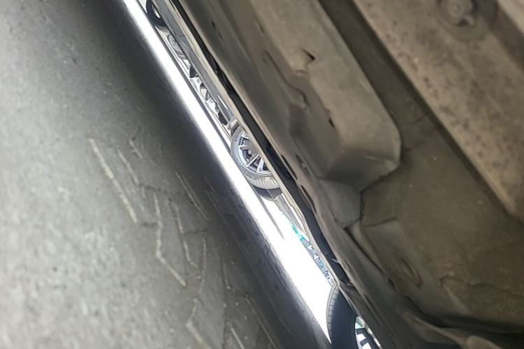 Used Toyota Avalon 2019 Dual-Engine 2.5L XLE Prestige Version China VI Standard Chassis Front Right