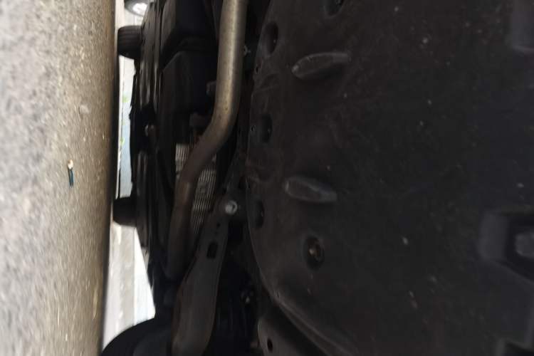 Used Toyota Avalon 2019 Dual-Engine 2.5L XLE Prestige Version China VI Standard Chassis Rear