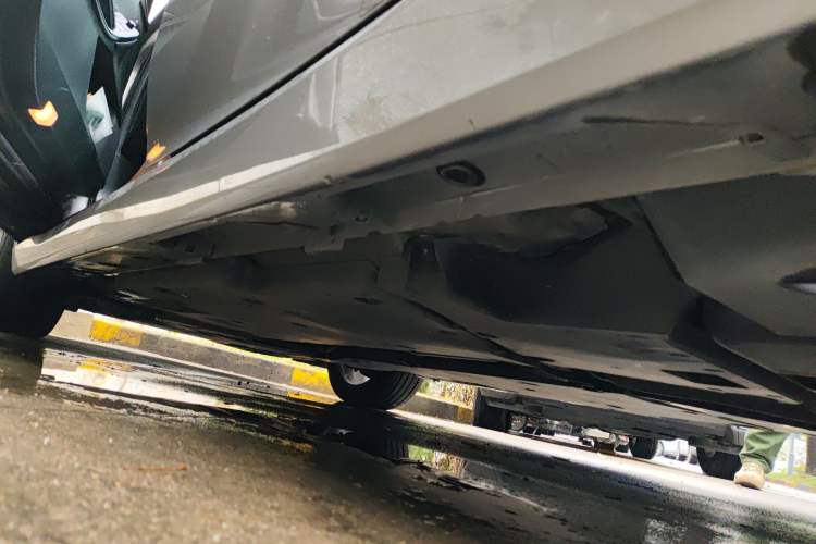 Used Toyota Avalon 2019 Dual-Engine 2.5L XLE Prestige Version China VI Standard Chassis Rear Left