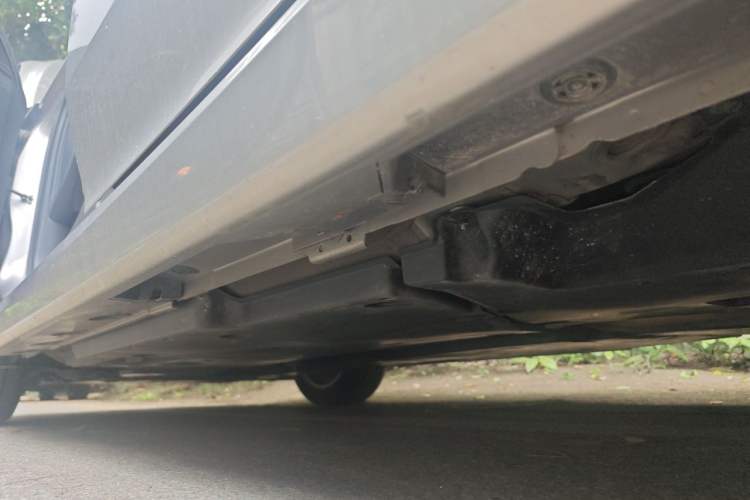 Used Toyota Avalon 2019 Dual-Engine 2.5L Luxury Edition China VI Standard Chassis Rear Left