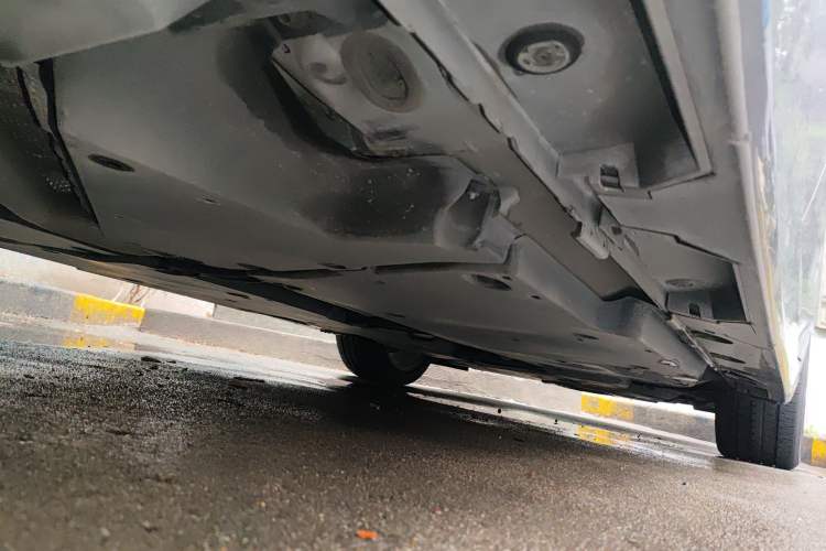 Used Toyota Avalon 2019 Dual-Engine 2.5L XLE Prestige Version China VI Standard Chassis Rear Right