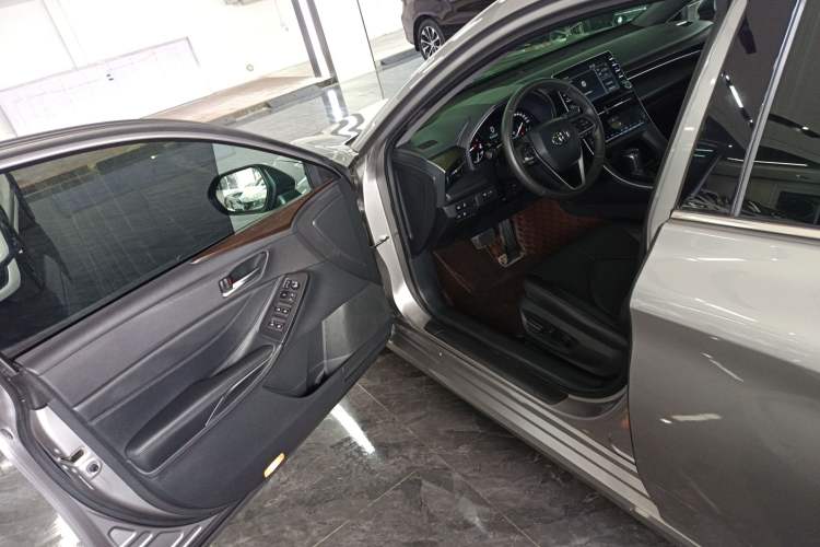Used Toyota Avalon 2019 2.0L Luxury Edition China VI Standard Driver Seat