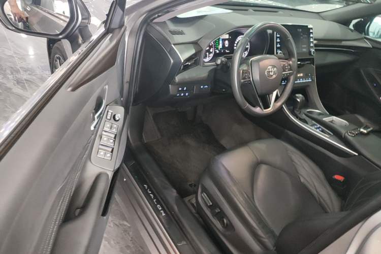 Used Toyota Avalon 2019 2.5L Touring Premium Version China VI Standard Driver Seat
