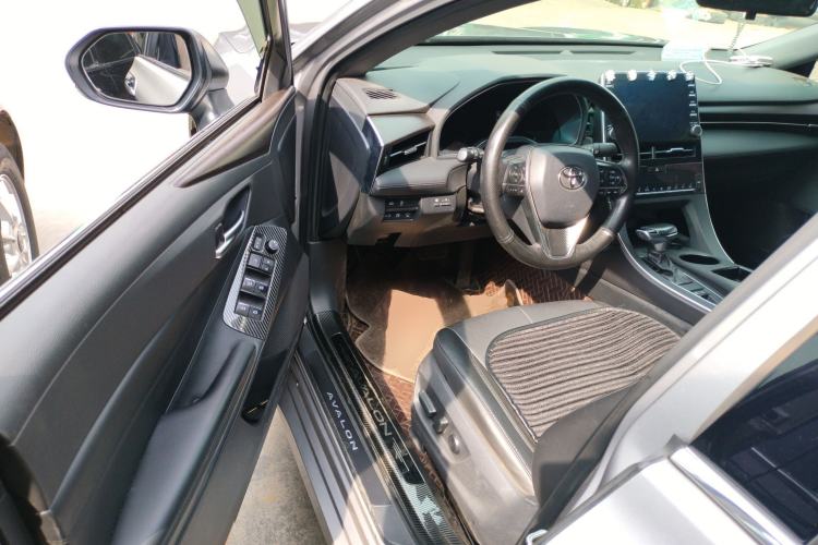Used Toyota Avalon 2019 2.0L XLE Premium Edition China VI Driver Seat