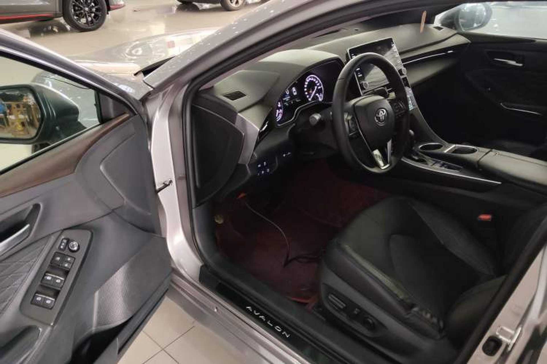 Used Toyota Avalon 2019 2.5L Touring Premium Version China VI Standard Driver Seat