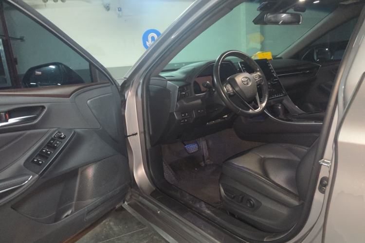 Used Toyota Avalon 2019 2.0L Luxury Edition China VI Standard Driver Seat