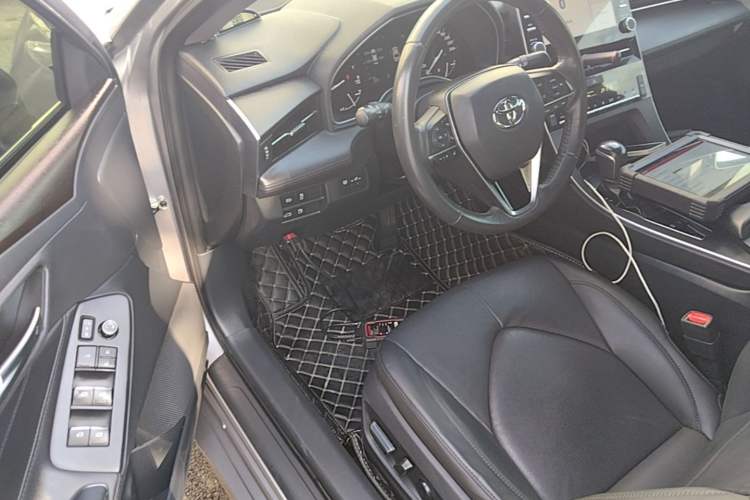 Used Toyota Avalon 2019 2.0L Luxury Edition China VI Standard Driver Seat