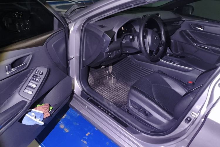 Used Toyota Avalon 2019 2.0L XLE Premium Edition China VI Driver Seat