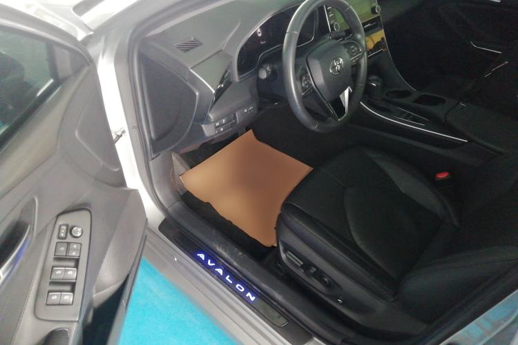 Used Toyota Avalon 2019 Dual-Engine 2.5L Luxury Edition China VI Standard Driver Seat