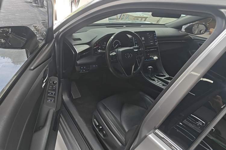 Used Toyota Avalon 2019 2.0L Luxury Edition China VI Standard Driver Seat