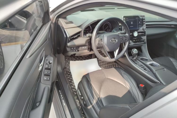 Used Toyota Avalon 2019 Dual-Engine 2.5L XLE Prestige Version China VI Standard Driver Seat