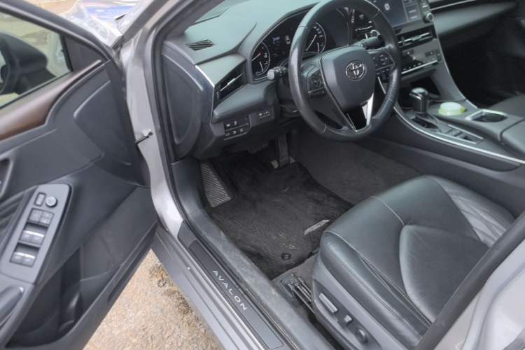 Used Toyota Avalon 2019 2.5L Touring Premium Version China VI Standard Driver Seat