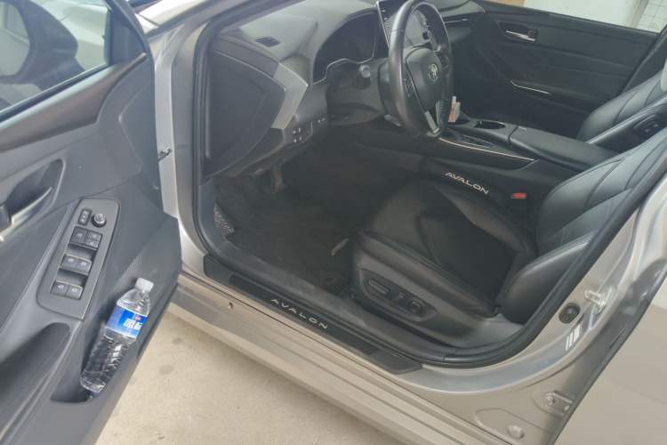 Used Toyota Avalon 2019 2.0L XLE Premium Edition China VI Driver Seat