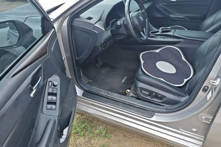 Used Toyota Avalon 2019 2.0L Luxury Edition China VI Standard Driver Seat
