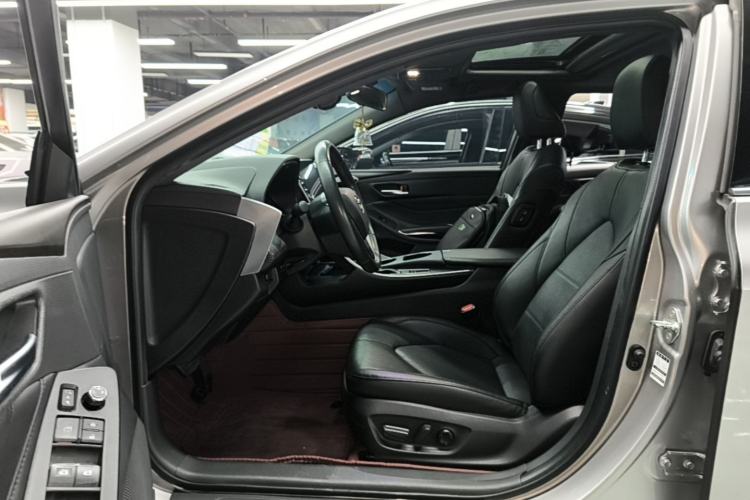 Used Toyota Avalon 2019 2.0L Luxury Edition China VI Standard Driver Seat