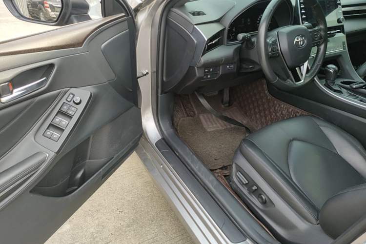 Used Toyota Avalon 2019 2.0L Luxury Edition China VI Standard Driver Seat