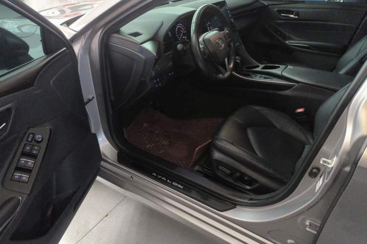 Used Toyota Avalon 2019 2.0L XLE Premium Edition China VI Driver Seat