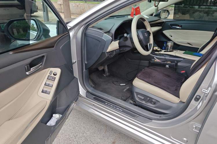 Used Toyota Avalon 2019 2.0L XLE Premium Edition China VI Driver Seat