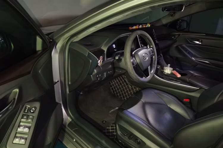 Used Toyota Avalon 2019 2.0L Luxury Edition China VI Standard Driver Seat