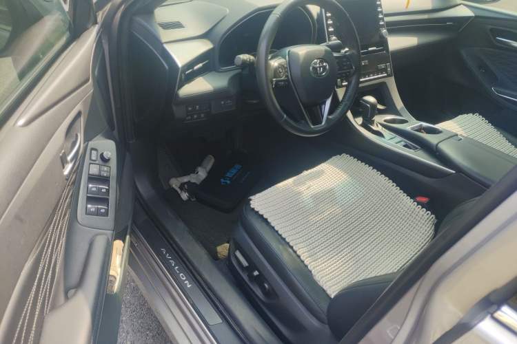 Used Toyota Avalon 2019 Dual-Engine 2.5L XLE Prestige Version China V Standard Driver Seat