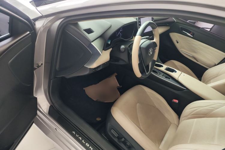 Used Toyota Avalon 2019 2.5L Touring Premium Version China VI Standard Driver Seat