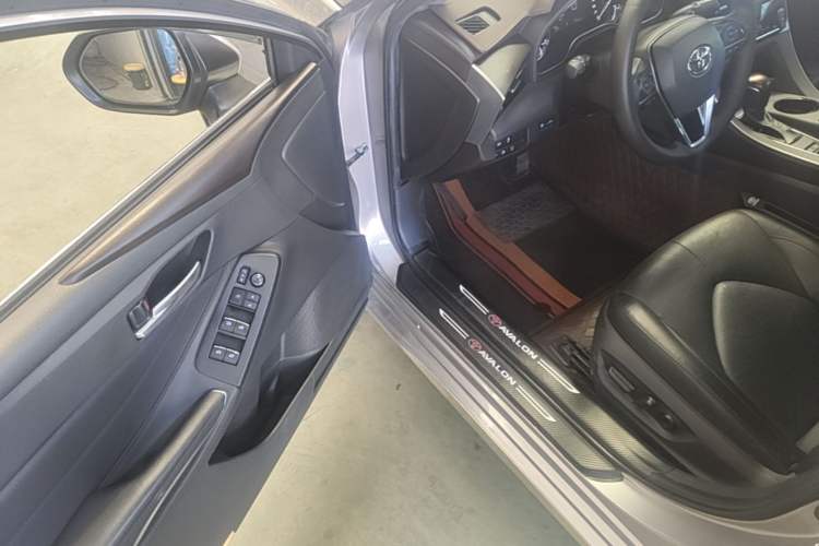 Used Toyota Avalon 2019 2.0L XLE Premium Edition China VI Driver Seat