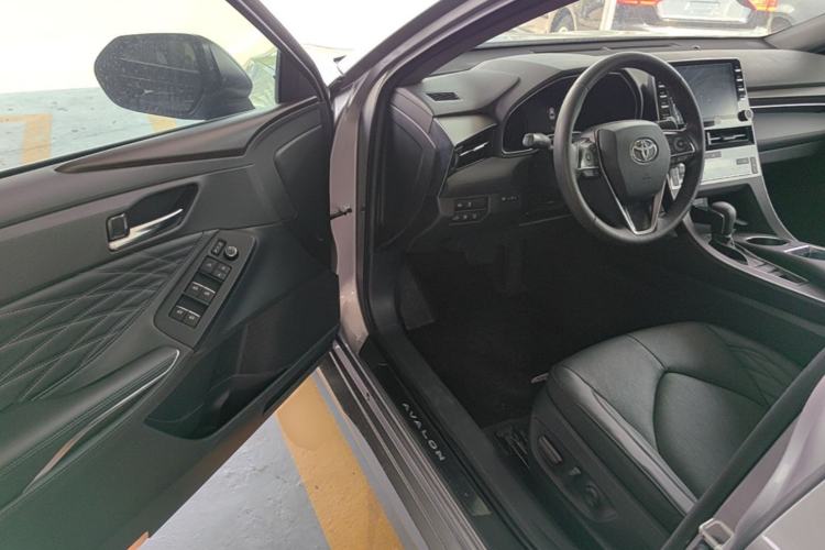 Used Toyota Avalon 2019 2.5L Touring Premium Version China VI Standard Driver Seat