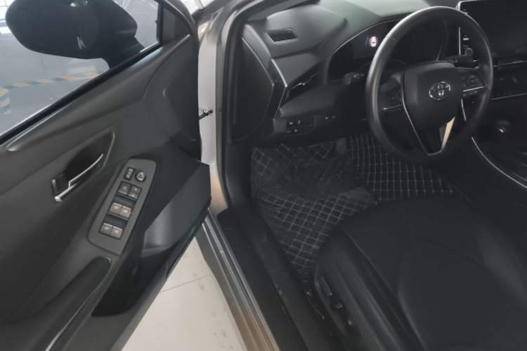 Used Toyota Avalon 2019 Dual-Engine 2.5L Luxury Edition China VI Standard Driver Seat