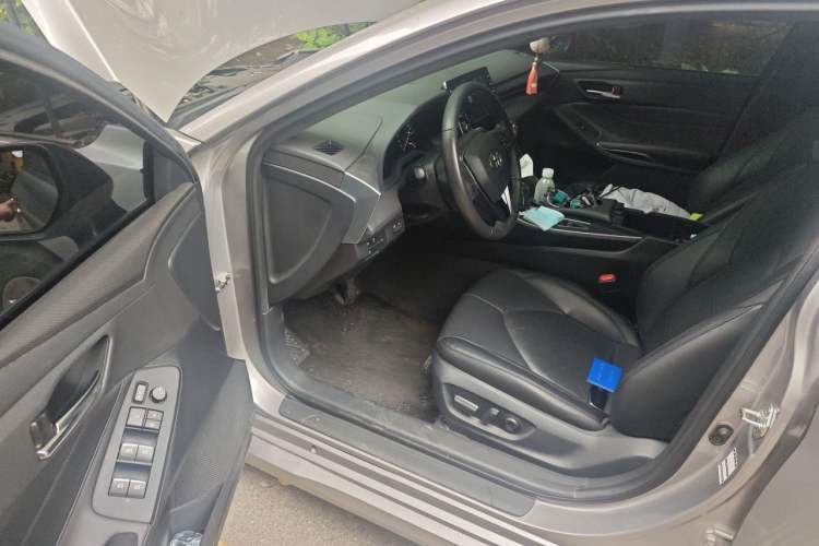 Used Toyota Avalon 2019 Dual-Engine 2.5L Luxury Edition China VI Standard Driver Seat