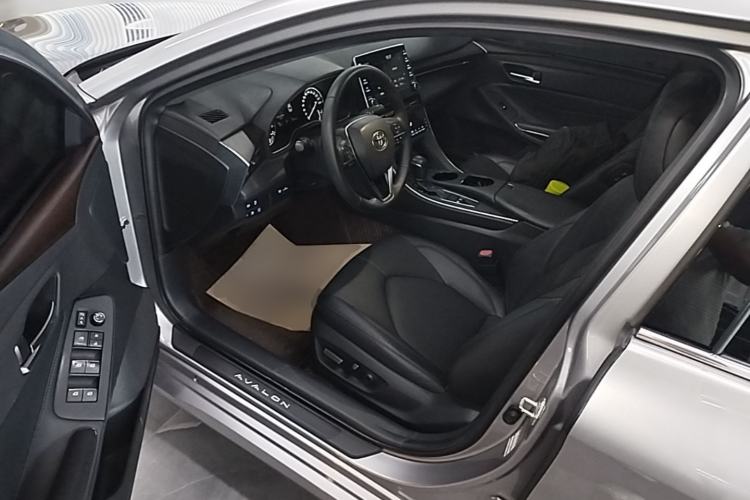 Used Toyota Avalon 2019 2.0L XLE Premium Edition China VI Driver Seat