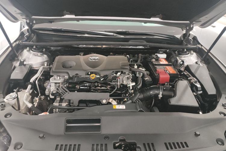 Used Toyota Avalon 2019 2.5L Touring Premium Version China VI Standard Engine Bay