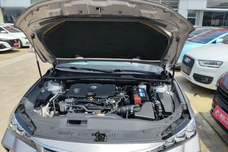 Used Toyota Avalon 2019 2.0L Luxury Edition China VI Standard Engine Bay