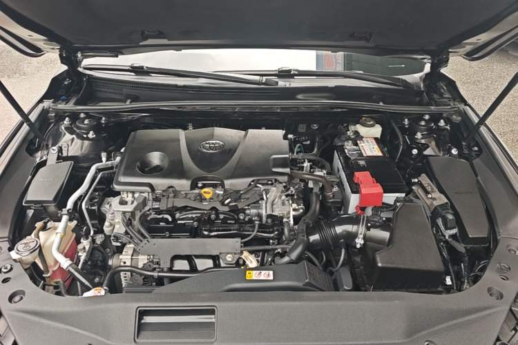 Used Toyota Avalon 2019 2.5L Touring Premium Version China VI Standard Engine Bay