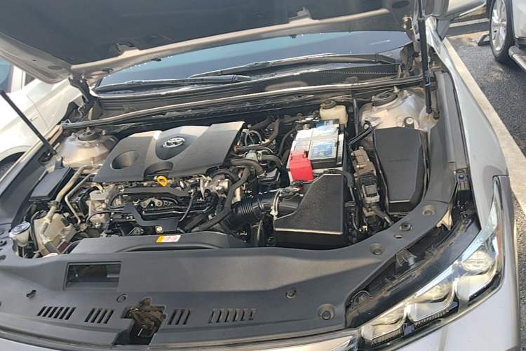 Used Toyota Avalon 2019 2.0L Luxury Edition China VI Standard Engine Bay