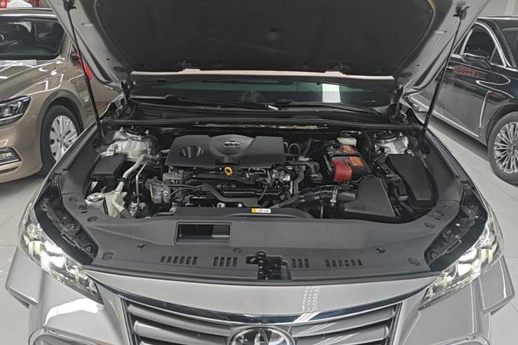Used Toyota Avalon 2019 2.0L Luxury Edition China VI Standard Engine Bay