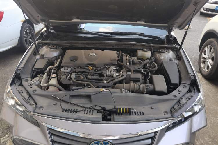 Used Toyota Avalon 2019 Dual-Engine 2.5L XLE Prestige Version China VI Standard Engine Bay