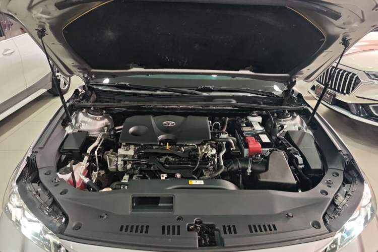 Used Toyota Avalon 2019 2.0L Luxury Edition China VI Standard Engine Bay