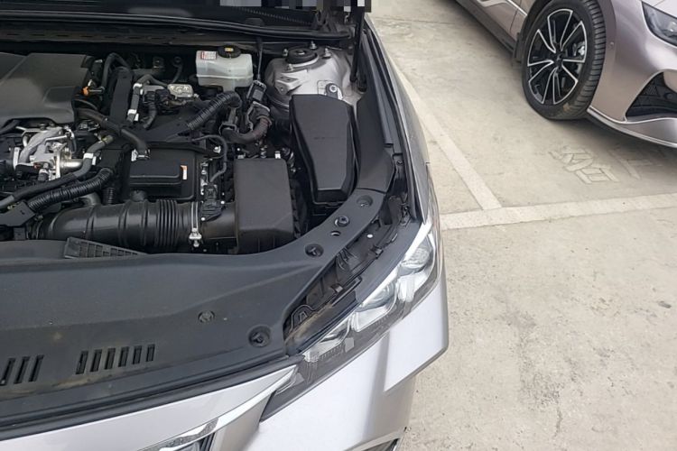 Used Toyota Avalon 2019 Dual-Engine 2.5L XLE Prestige Version China VI Standard Engine Bay Left