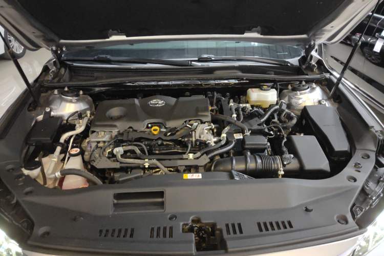 Used Toyota Avalon 2019 Dual-Engine 2.5L Luxury Edition China VI Standard Engine Bay