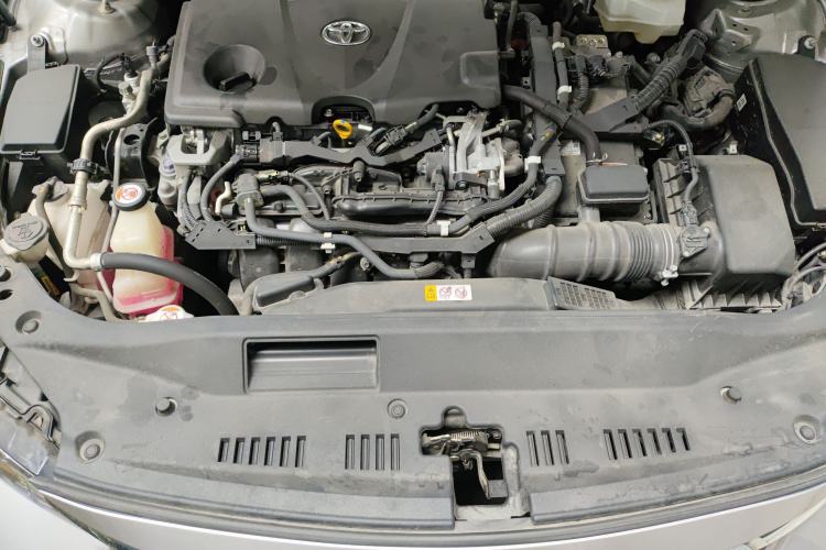 Used Toyota Avalon 2019 Dual-Engine 2.5L XLE Prestige Version China VI Standard Engine Bay