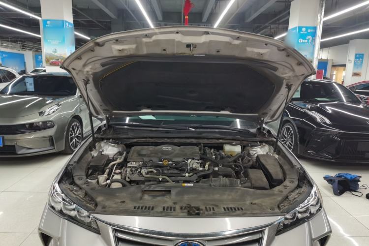 Used Toyota Avalon 2019 Dual-Engine 2.5L Luxury Edition China VI Standard Engine Bay