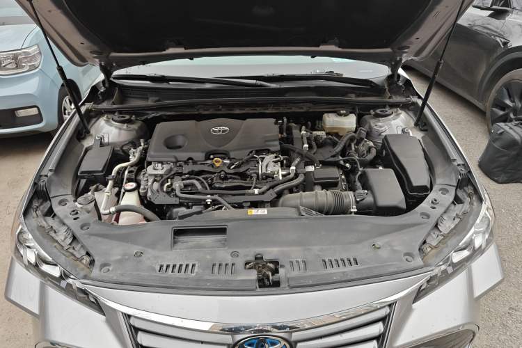 Used Toyota Avalon 2019 Dual-Engine 2.5L XLE Prestige Version China VI Standard Engine Bay