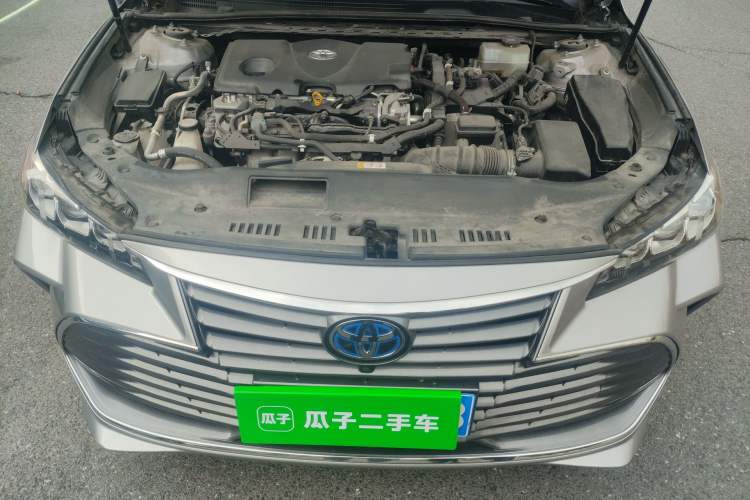 Used Toyota Avalon 2019 Dual-Engine 2.5L XLE Prestige Version China V Standard Engine Bay